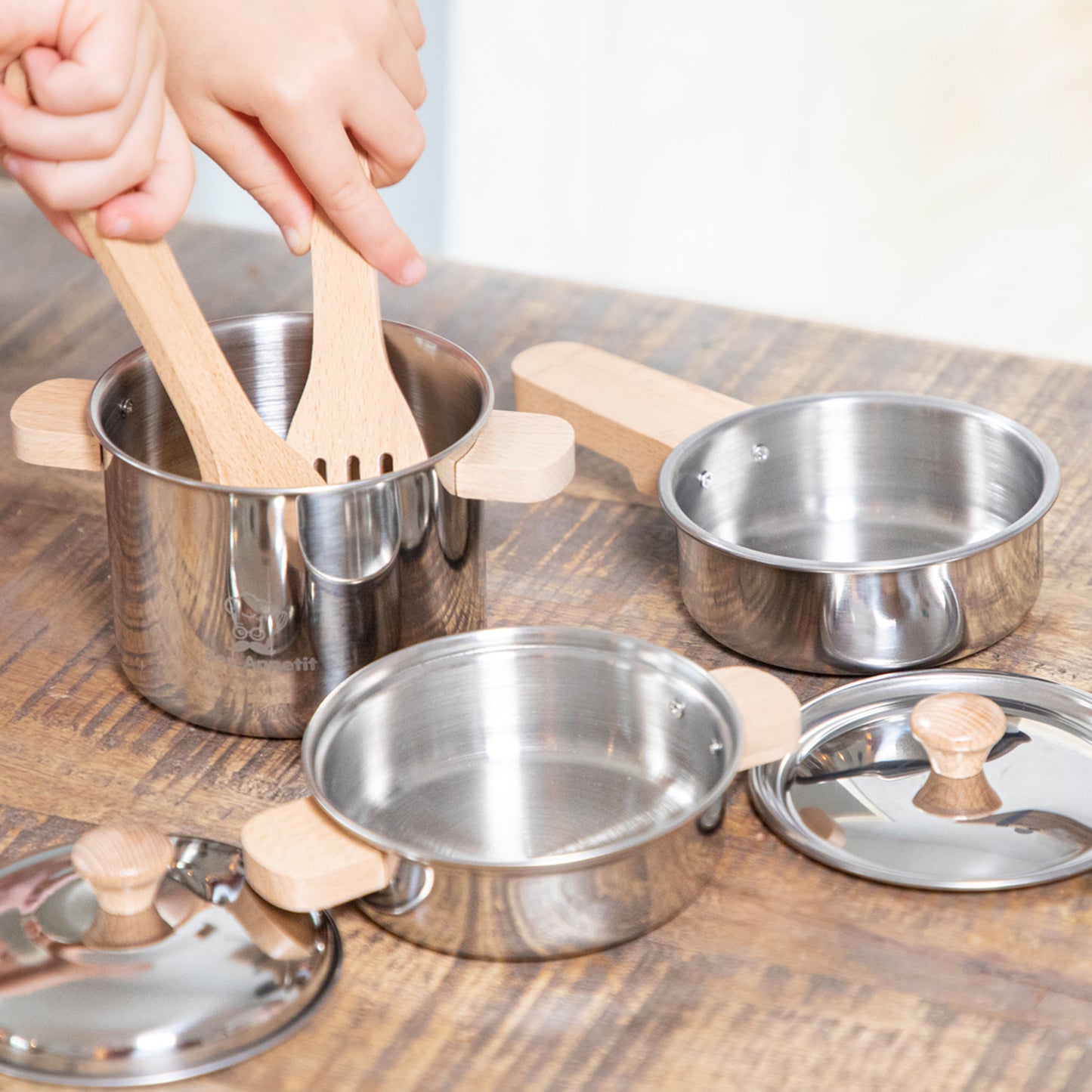 New Classic Toys Metal Pan Set with Wooden Handle